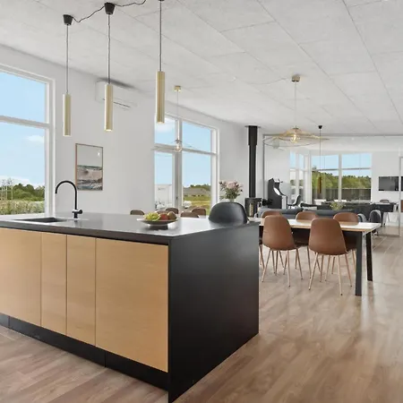 5 Bedroom Pet Friendly In Semesterbostad *