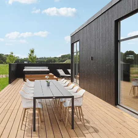 5 Bedroom Pet Friendly In *