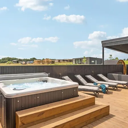 5 Bedroom Pet Friendly In *