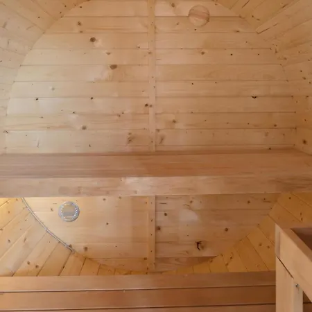 5 Bedroom Pet Friendly In *